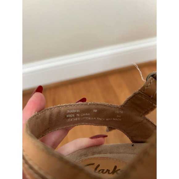 Clarks Reid Timber Wedge Sandal Tan Strappy Open Toe Women’s Size 9 - Picture 7 of 7